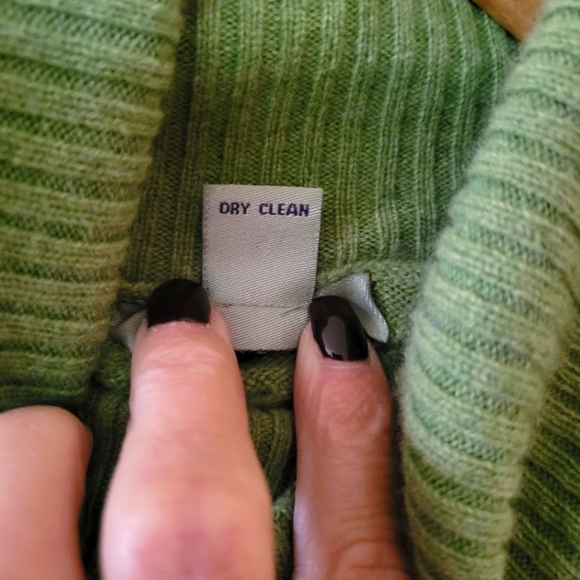 Geneve Cashmere Women's Green Cable Knit Turtleneck Sweater - Picture 4 of 4